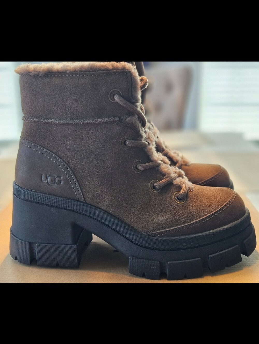 UGG Women's Brooklyn  Lace-Up Cuff Ankle Boots Stacked Heel - Size: US 7/ UK 38 - Picture 3 of 9